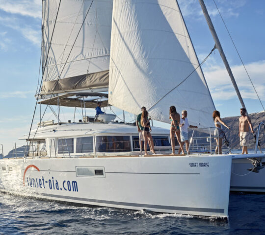 Semi – private Catamaran cruise – Platinum cruise – Sunset Oia
